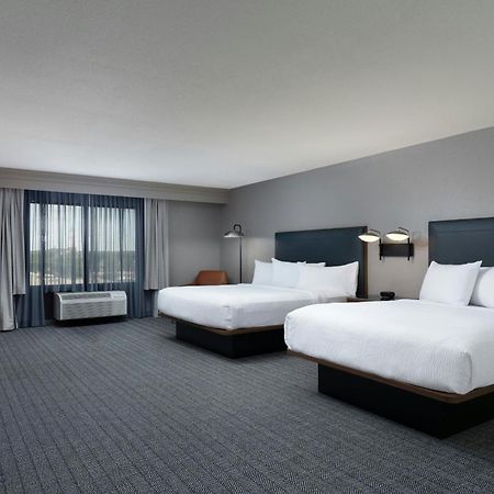 Courtyard By Marriott Wichita At Old Town Ξενοδοχείο Εξωτερικό φωτογραφία