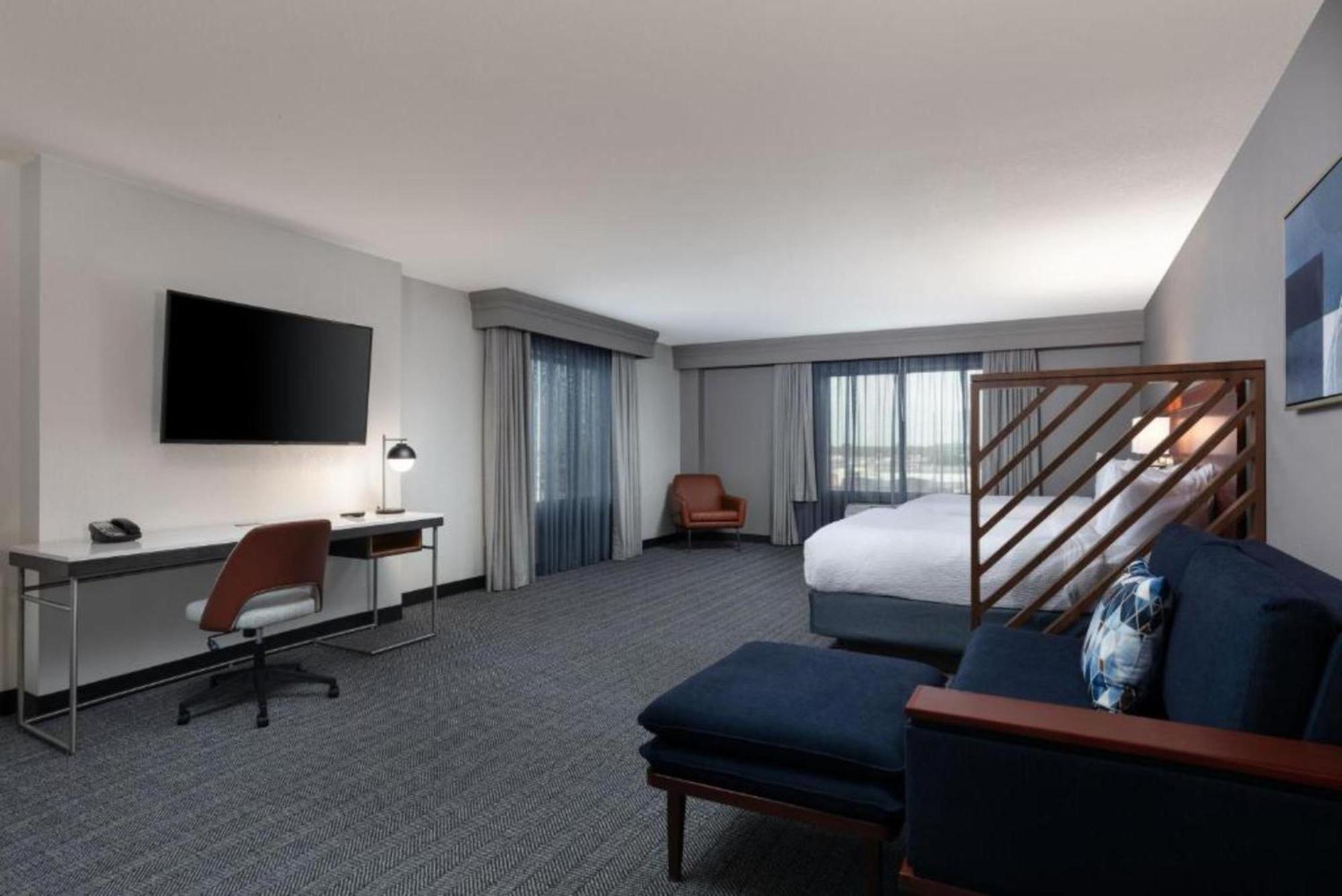 Courtyard By Marriott Wichita At Old Town Ξενοδοχείο Εξωτερικό φωτογραφία