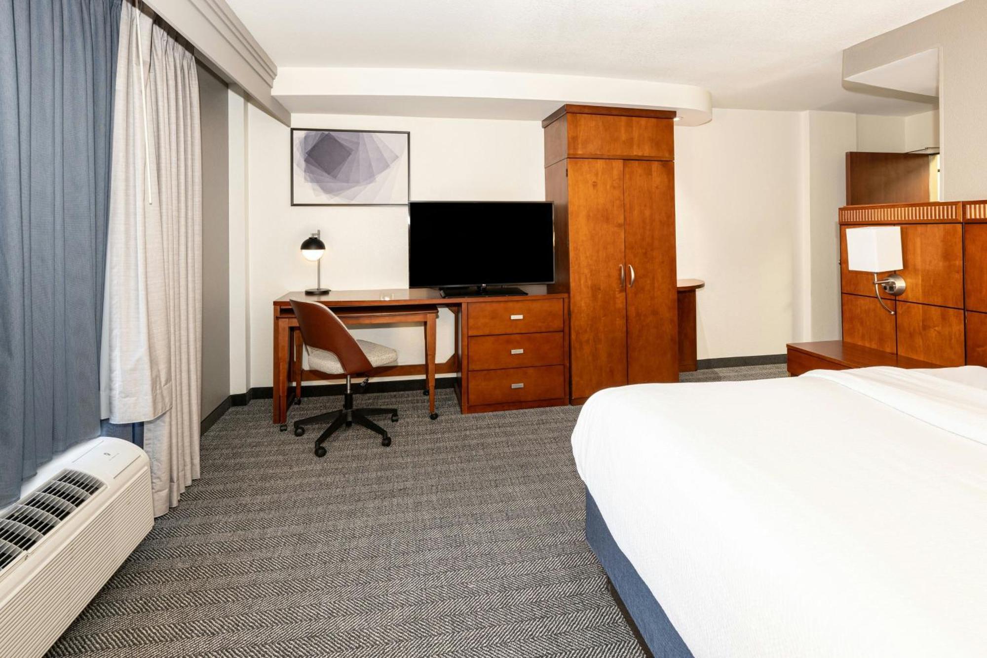 Courtyard By Marriott Wichita At Old Town Ξενοδοχείο Εξωτερικό φωτογραφία