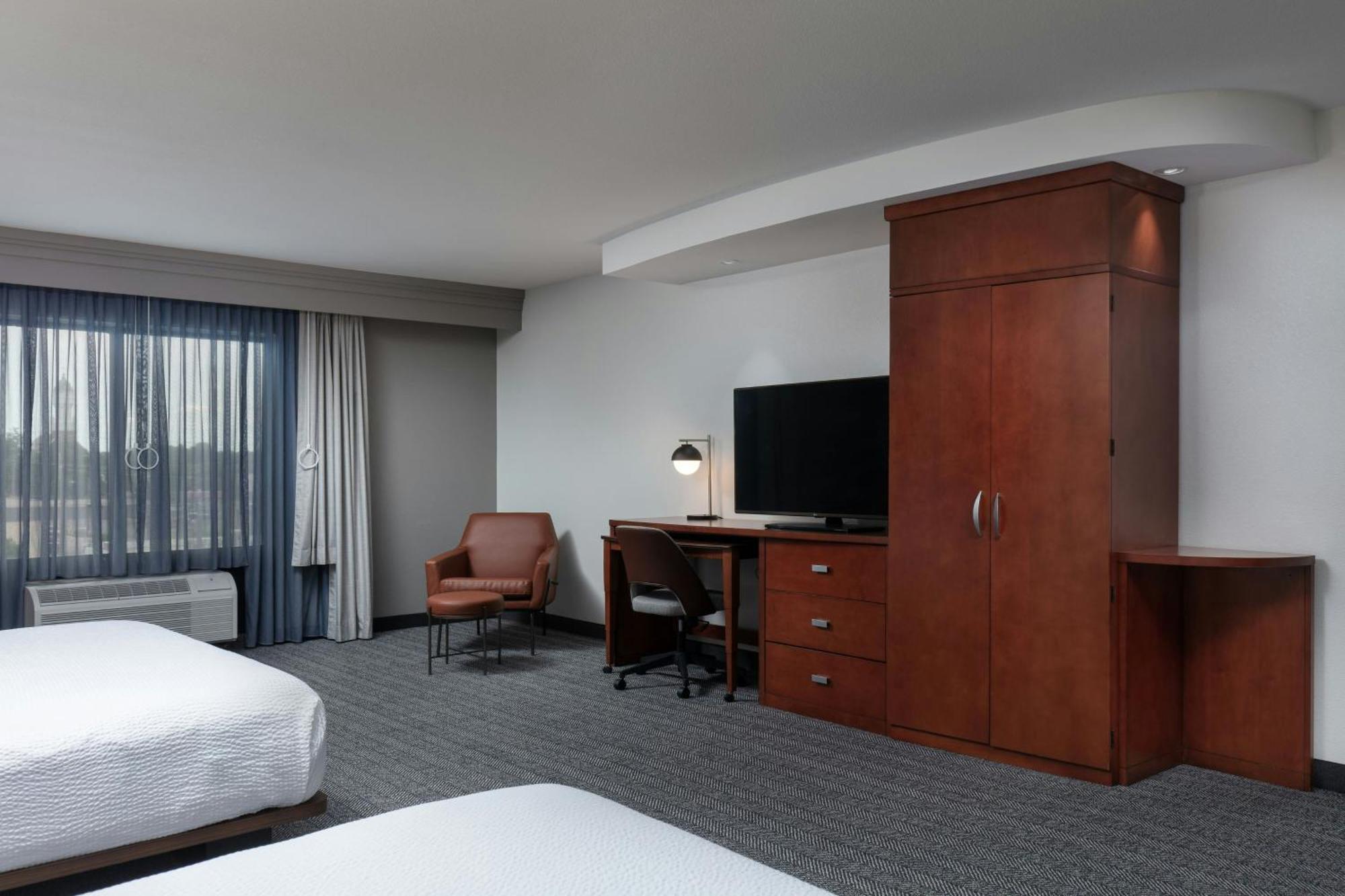 Courtyard By Marriott Wichita At Old Town Ξενοδοχείο Εξωτερικό φωτογραφία