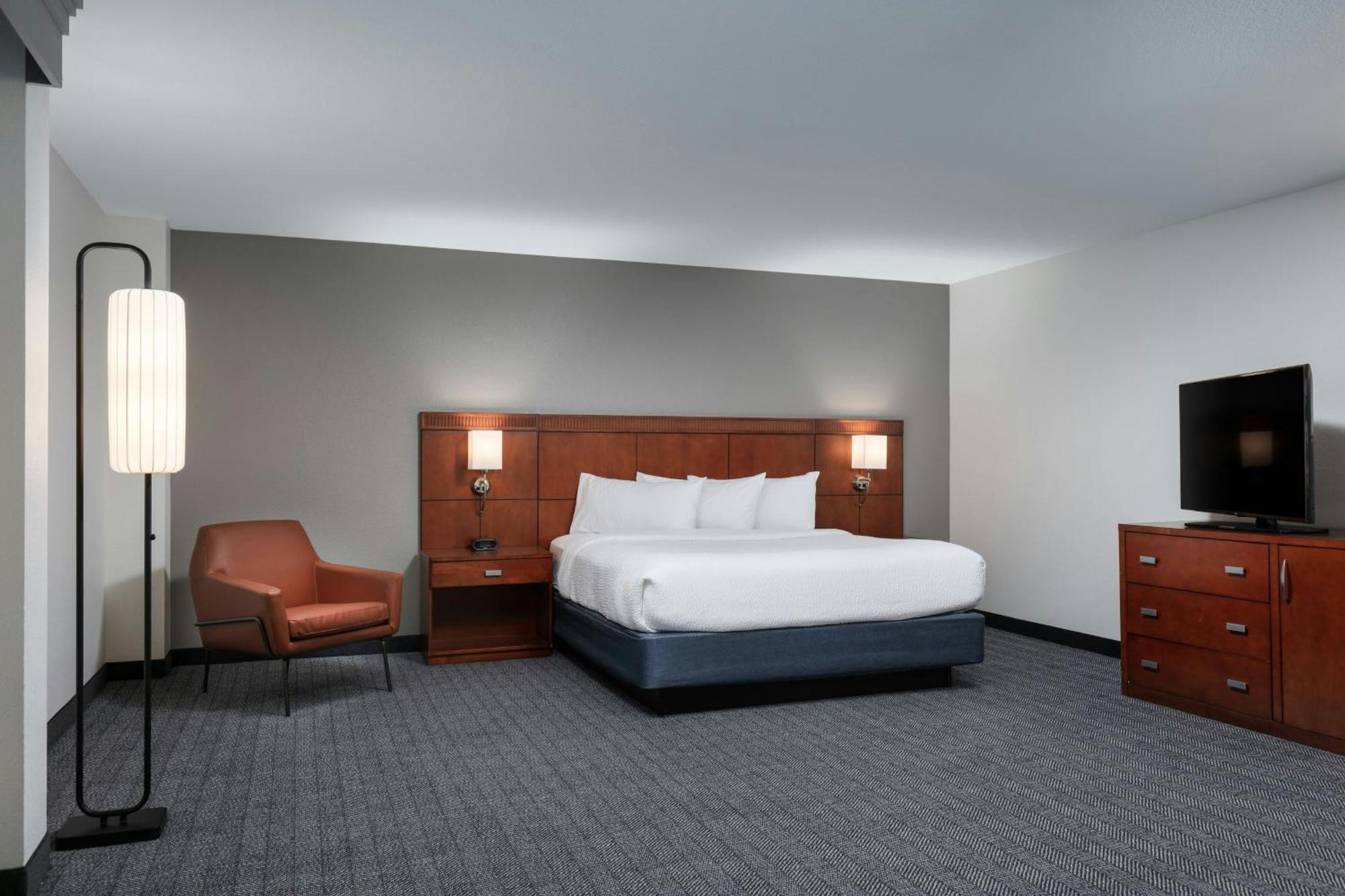Courtyard By Marriott Wichita At Old Town Ξενοδοχείο Εξωτερικό φωτογραφία